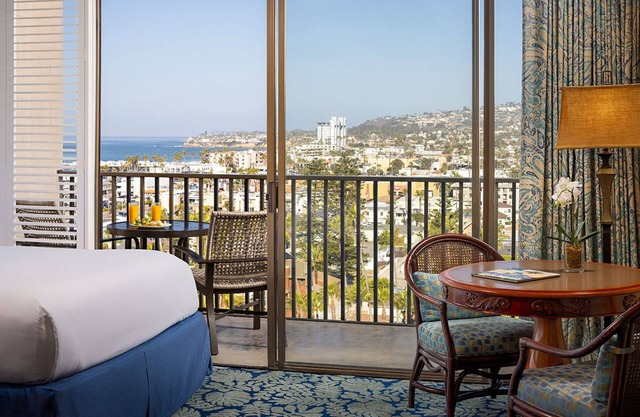 2 Tranquil Rooms w/Ocean Views, Beach Chairs & Umbrellas – Steps to Mission Bay