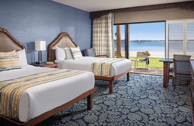 2 Units Catamaran Bayfront Suite with 2 Queens | Steps to the Shore
