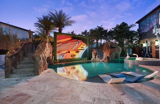 20 Bedroom Hollywood Themed Mansion Private Pool+Lazy River