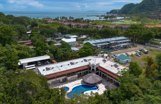 20 ROOM LUXURY VIP ALL-INCLUSIVE MEGA RESORT- CHEF/AIRPORT TRANSFER/DAILY DRIVER