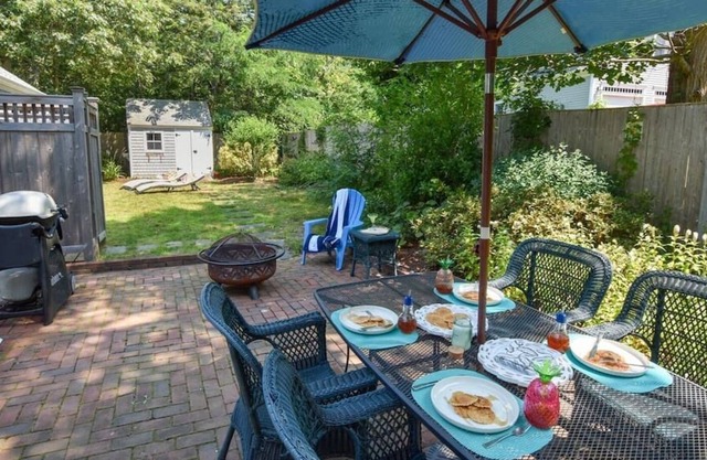 2000 Square Feet with Fenced-In Dog Friendly Yard!