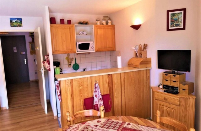 200m from ski slopes, 3rd floor, balcony, tv, ski locker, 25m², La Joue du Loup