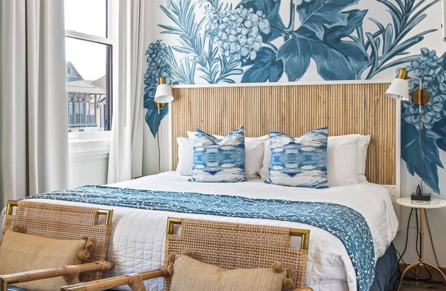 201 Rosemary Beach Inn - Includes Beach Chairs & Complimentary Breakfast + Access to 4 Pools