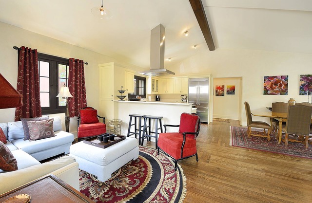 2016 Heritage Award Home in dwtn. Santa Fe, Soaking tub, Outdoor deck for dining