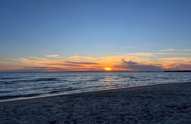 2023 New Construction-Walking Distance to Beach, Downtown, MV Ferry. 3BR-2.5 BA.