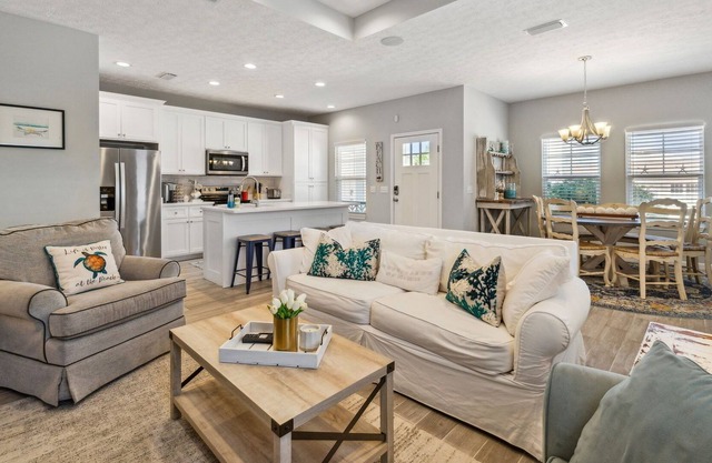 2023 Updates! - less than 3 min walk to beach! 2 king beds, bunk bed, STOCKED
