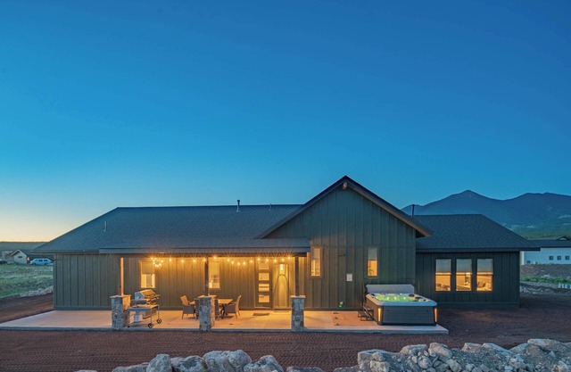 2024 New Luxury Mt Home @ Base of Snowbowl w/Hot Tub on 2 Acres
