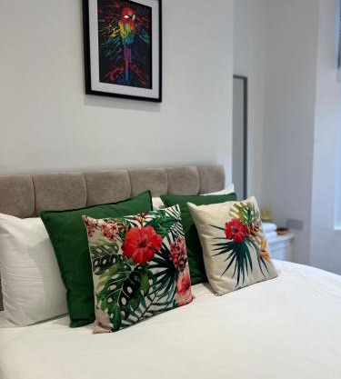 2025 Award Winner Liverpool Cherry House - 4 Bedrooms