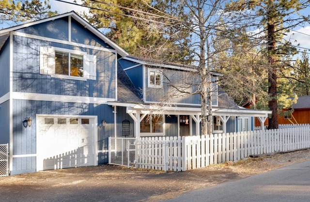 2085- Beary Peaceful Retreat 3 Bedroom Home by Redawning