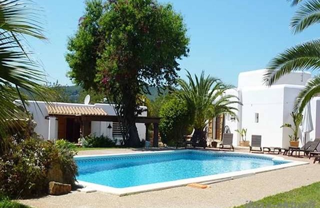210 Large finca in a quiet location - new