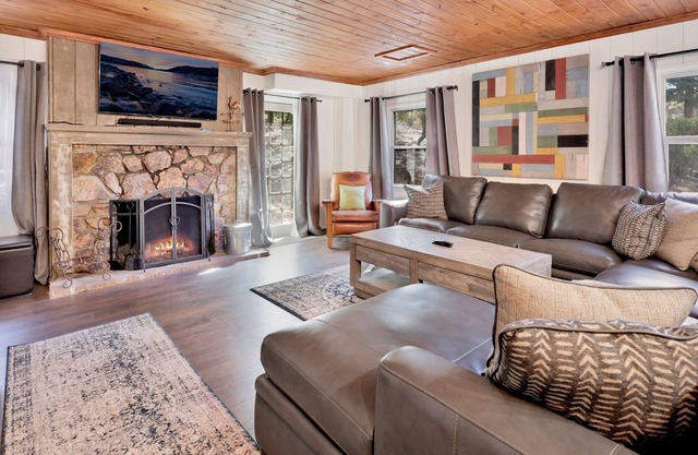 2131-eureka Escape 2 Bedroom Chalet by Redawning