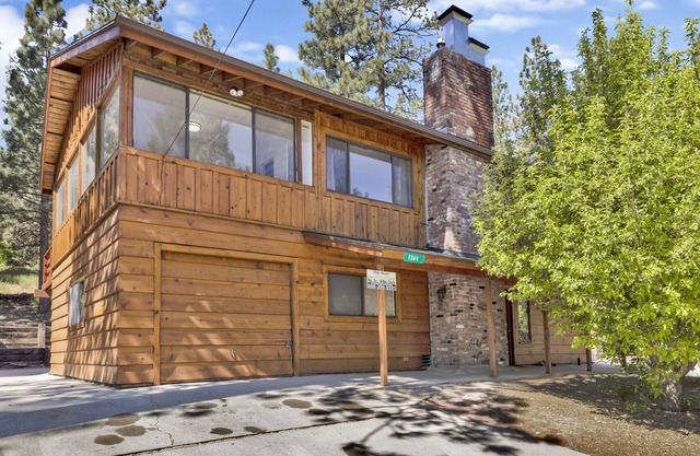 2160-the Malabear Cabin 4 Bedroom Home by RedAwning