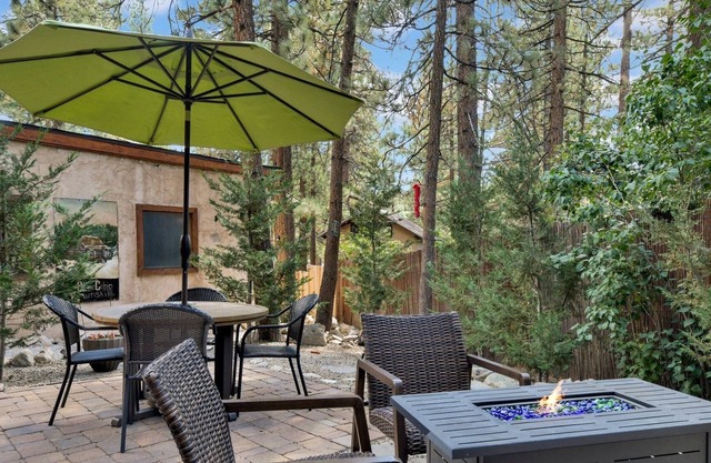 2192-fawnskin Cottage 2 Bedroom Home by RedAwning
