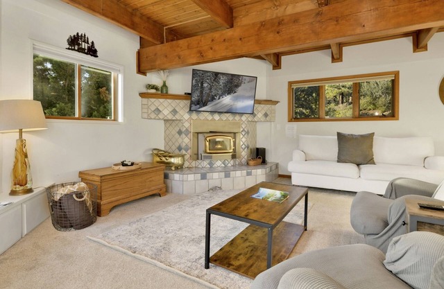 2212-canyon Crest Castle 4 Bedroom Home by Redawning