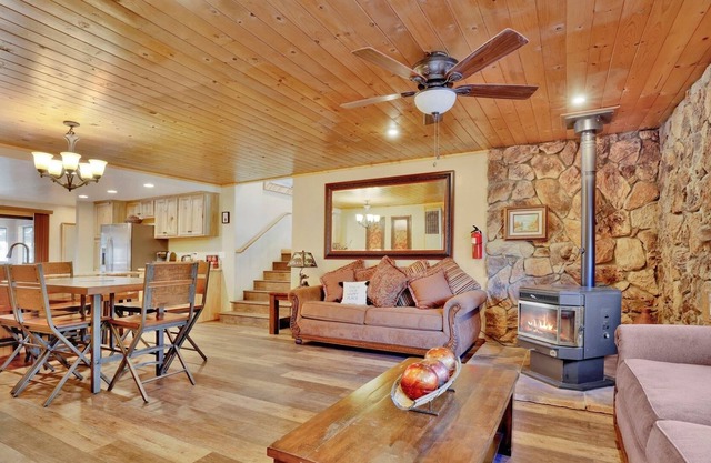 2251-downey Family Retreat 2 Bedroom Chalet by Redawning