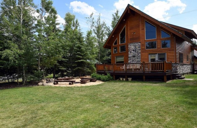 23 Miles to Yellowstone! | Hot Tub | Garage