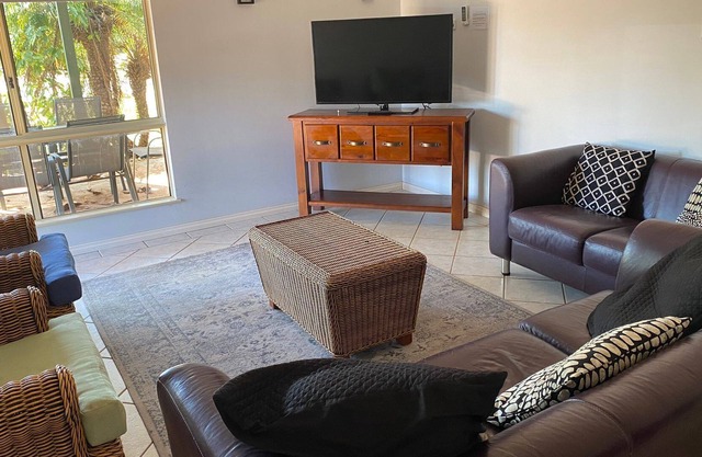 23 Salmon Loop - Four Bedroom Pet Friendly