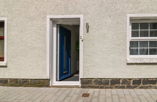 24 BRIDGE STREET, pet friendly, with a garden in Banff