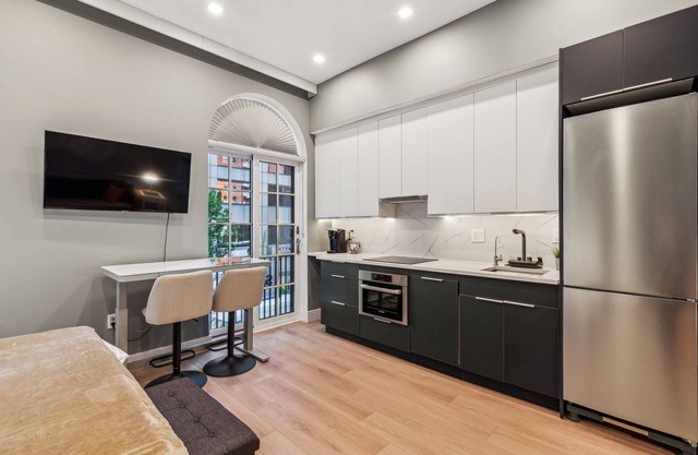 24 Stay Rittenhouse