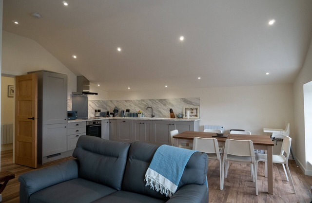 24 Tanners Yard - Modern 2-bedroom first floor apartment, Kendal Town centre