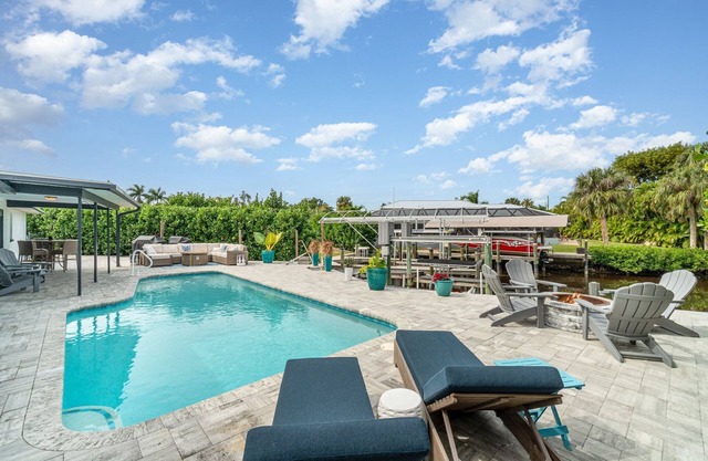 25% Fall Discount! Sailboat access. Under Fire Pit and Heated Pool