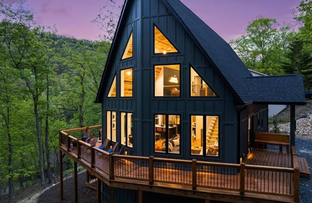 25% Off ~ Mountain Retreat Haven~Hot Tub~Game Room
