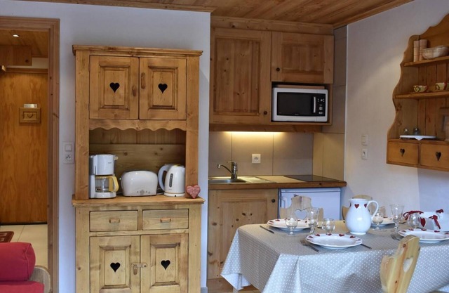 250m from ski slopes, Ground floor, balcony, tv, ski locker, 25m², Méribel