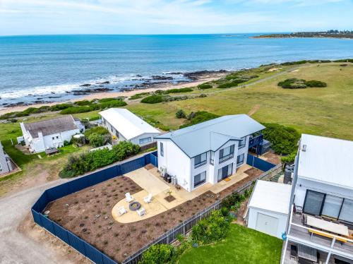 27 Seaview - Pets Negotiable - Wi-Fi - No Linen Included