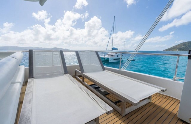 270) Paradise awaits- Luxury Yacht Oasis!
