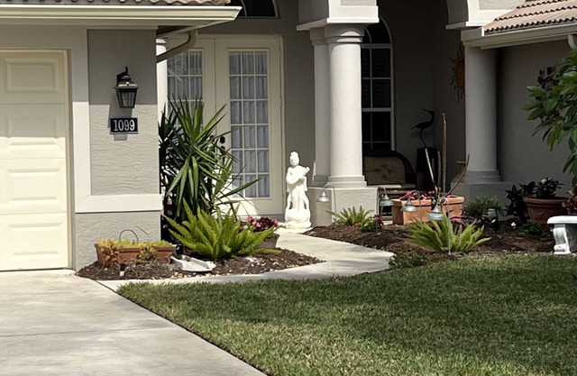2700 Square Foot Villa/Single Family Lake View pool home in Briarwood, Naples,