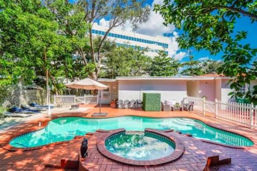 2710 · Heated Pool 7 Beds 5 Baths Sleep 15 Park 4 Car