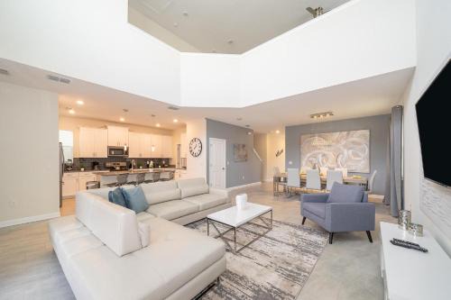 2744HM VILLA 5 BED/5 BA (SANITIZED)