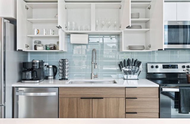 2bd/2ba Best style and location/Pool+spa/gym/pkg!