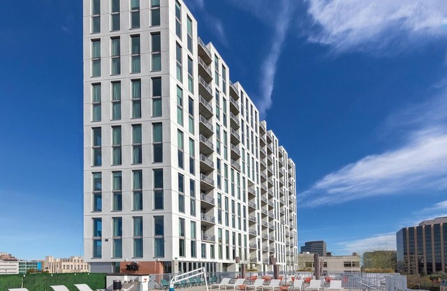 2Bed/2Bath Deluxe Suite in Central Austin Resort with a Rooftop Pool!