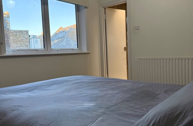 2bed Apartment-sleeps 4, Pets Ok & Balcony