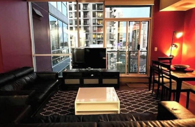 2bedroom/2washroom condo close to everything + Free Parking