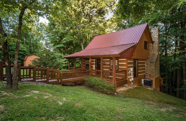 2BR, 2 BA Log Cabin