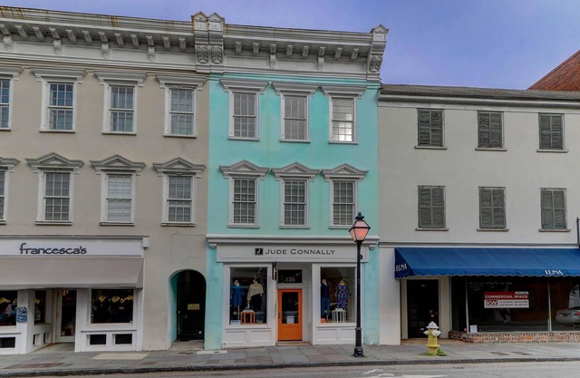 2BR 2BA/5 Star Downtown Location! ~ King Bee