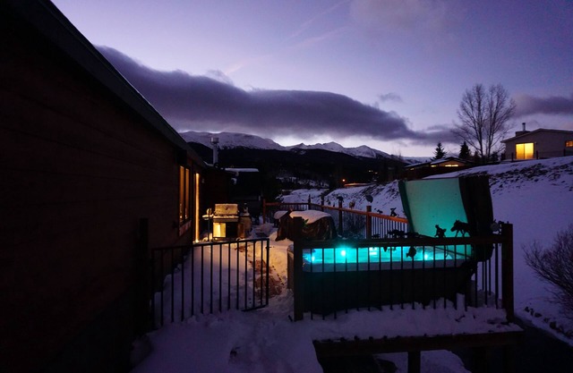2br 2ba house right on french creek w private hot tub.fully fenced in yard