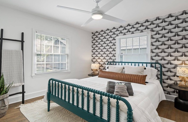 2BR at Pecan Avenue - Two Bedroom House, Sleeps 6