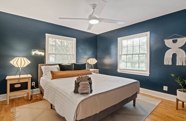 2BR at Pecan Avenue - Two Bedroom House, Sleeps 6