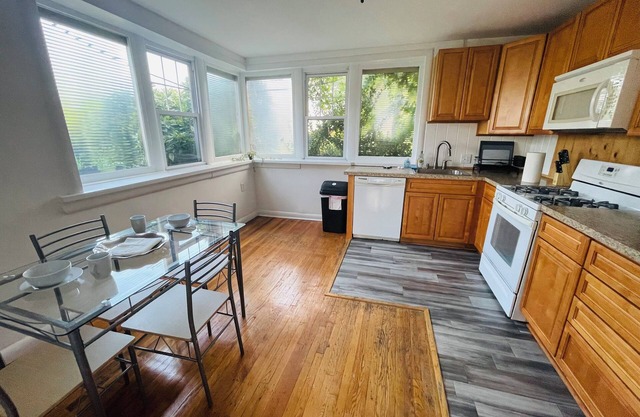 2BR Cottage House in Elkins Park