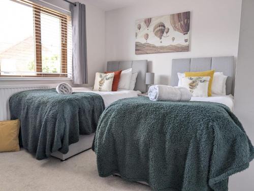 2BR-Dean Hse-Fully Equipped-Dog Friendly-Parking-WiFi