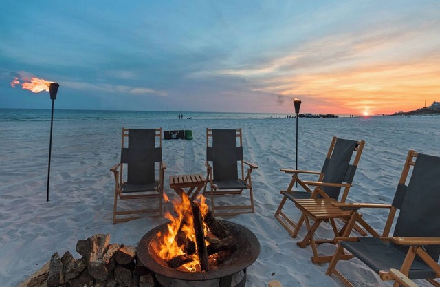 2BR Home, Private Heated Pool, 4 Bikes, Beach Access