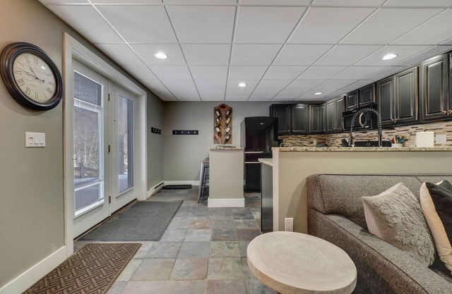 2BR Slopeside Disciples Village #691 - Amazing Ski In/Ski Out on Boyneland!