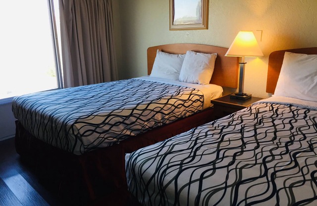 2Br(SLP 7) Hotel Suite With Balcony Near Dixie Stampede