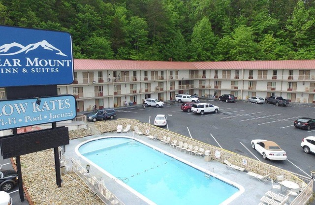 2Br (SLP6) Hotel Suite With Balcony Near Dixie Stampede