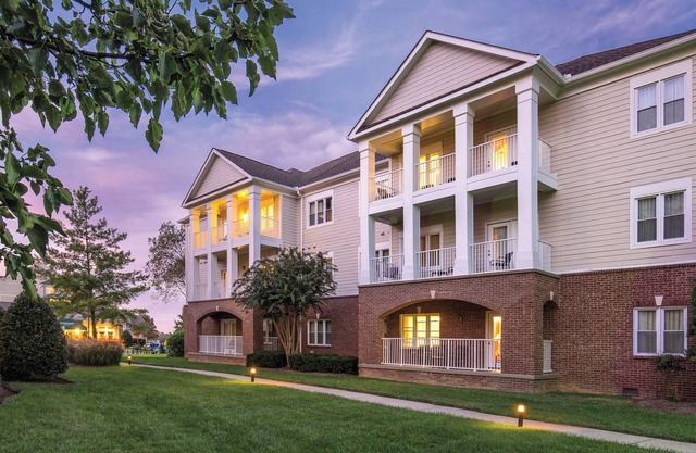 2BR Suite with Resort Pool, FREE WIFI, Near Attractions