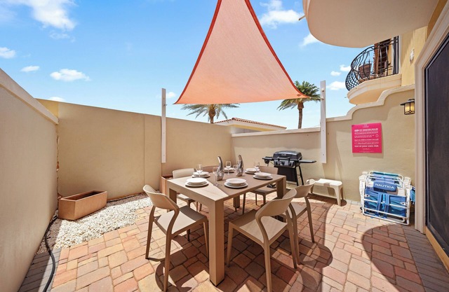 2BR Townhome w/Balcony! *near Aruba beaches*