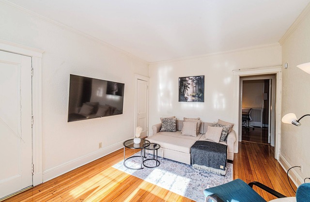 2min->Coolidge&GreenT/King Bed/Full Kitchen/Arcade